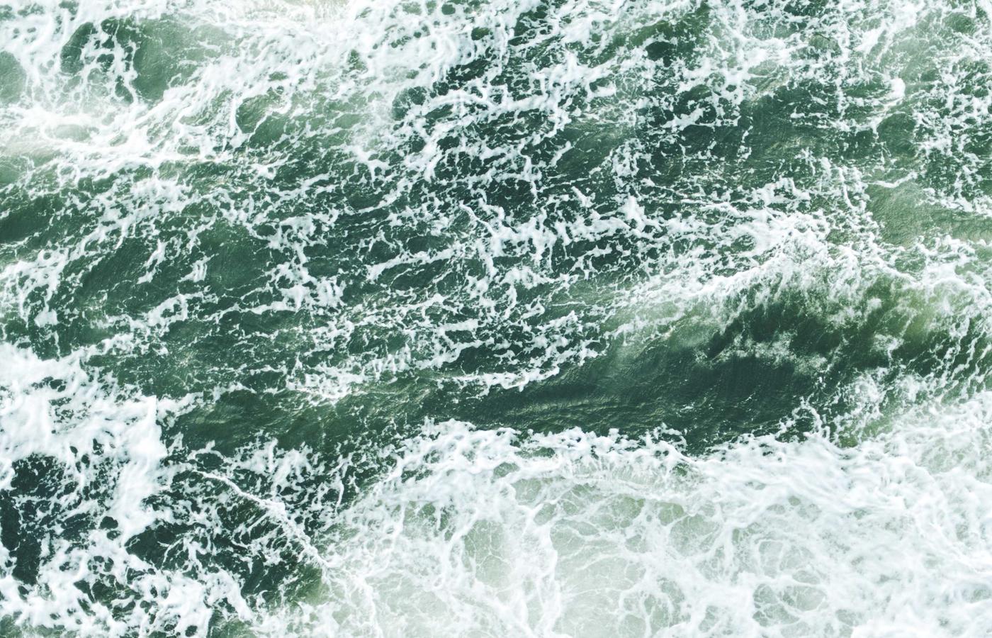 Guarda-roupa organizado e minimalista